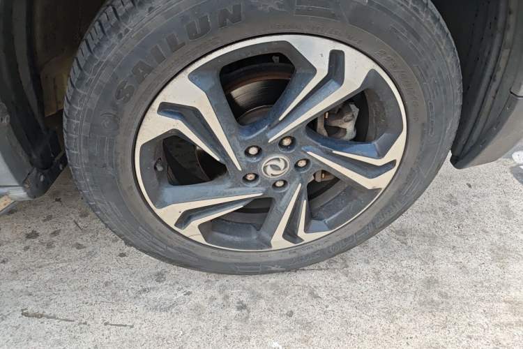 Used Dongfeng Aeolus AX7 2016 2.0L Automatic Zhiyi Trim Right Front Wheel Hub