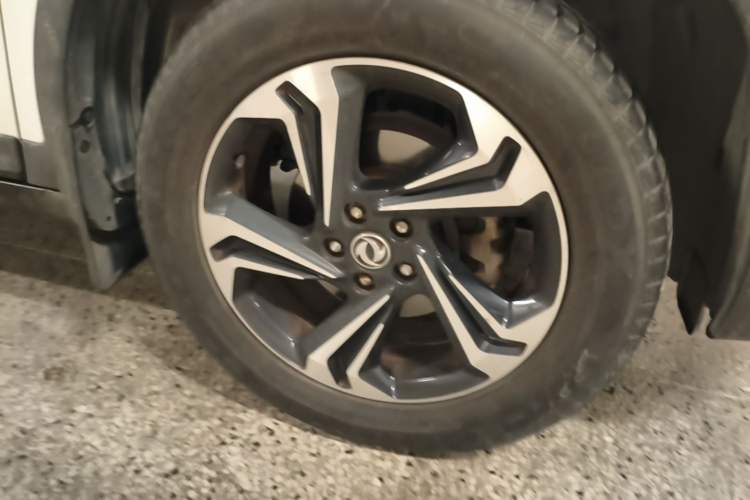 Used Dongfeng Aeolus AX7 2016 2.0L Manual Zhiyi Trim Right Front Wheel Hub