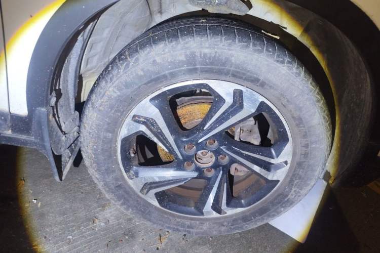 Used Dongfeng Aeolus AX7 2016 2.0L Automatic Zhiyi Trim Right Front Wheel Hub