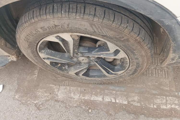 Used Dongfeng Aeolus AX7 2016 2.3L Automatic ZhiZun Version Right Front Wheel Hub