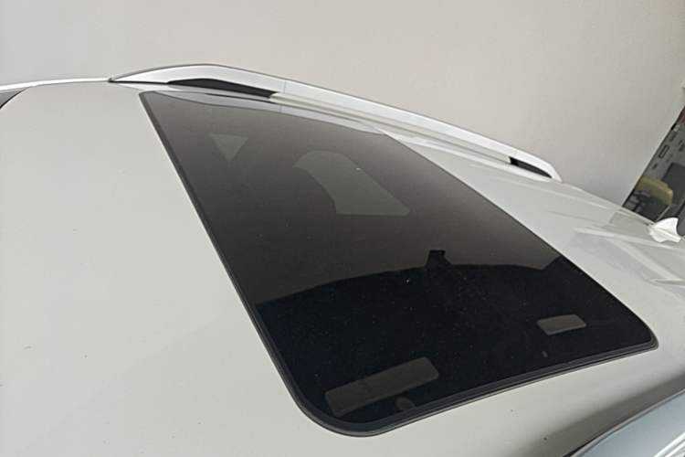 Used Dongfeng Aeolus AX7 2016 2.0L Automatic Zhiyi Trim Roof
