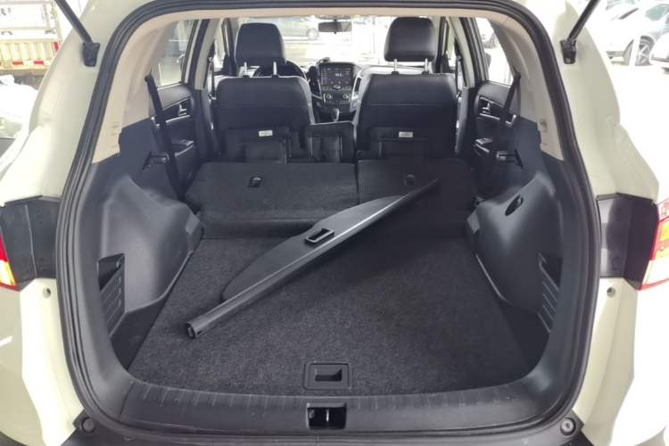 Used Dongfeng Aeolus AX7 2016 2.0L Automatic Zhiyi Trim Trunk