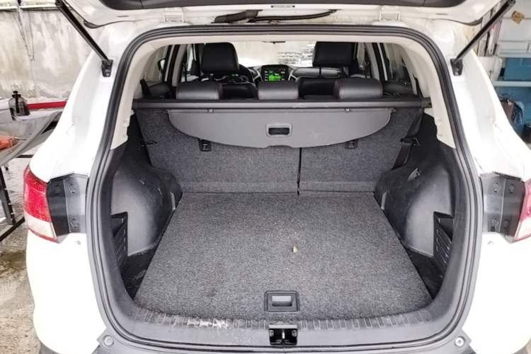 Used Dongfeng Aeolus AX7 2016 2.0L Automatic Zhiyi Trim Trunk