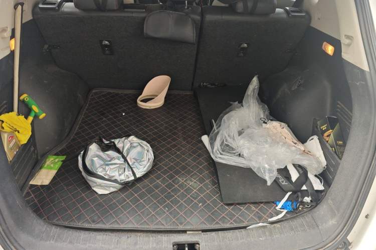 Used Dongfeng Aeolus AX7 2016 2.0L Automatic Zhiyi Trim Trunk