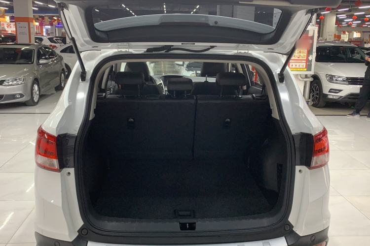 Used Dongfeng Aeolus AX7 2016 2.0L Automatic Zhiyi Trim Trunk
