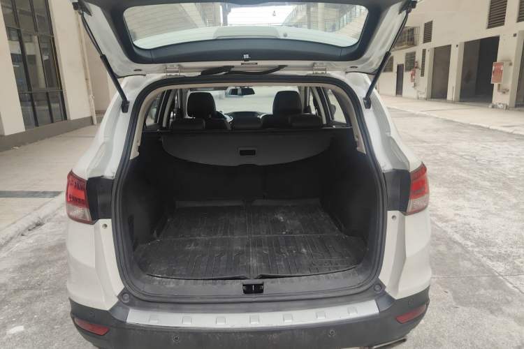 Used Dongfeng Aeolus AX7 2016 2.0L Manual Zhiyi Trim Trunk