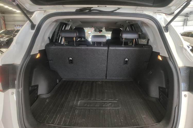 Used Dongfeng Aeolus AX7 2016 2.0L Automatic Zhiyi Trim Trunk
