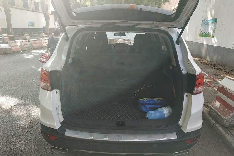 Used Dongfeng Aeolus AX7 2016 2.0L Automatic Zhiyi Trim Trunk