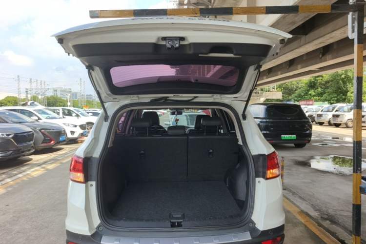 Used Dongfeng Aeolus AX7 2016 2.0L Automatic Zhiyi Trim Trunk