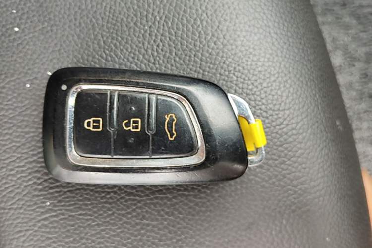 Used Dongfeng Aeolus AX7 2016 2.0L Automatic Zhiyi Trim Vehicle Key