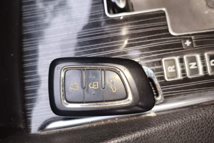 Used Dongfeng Aeolus AX7 2016 2.0L Automatic Zhiyi Trim Vehicle Key