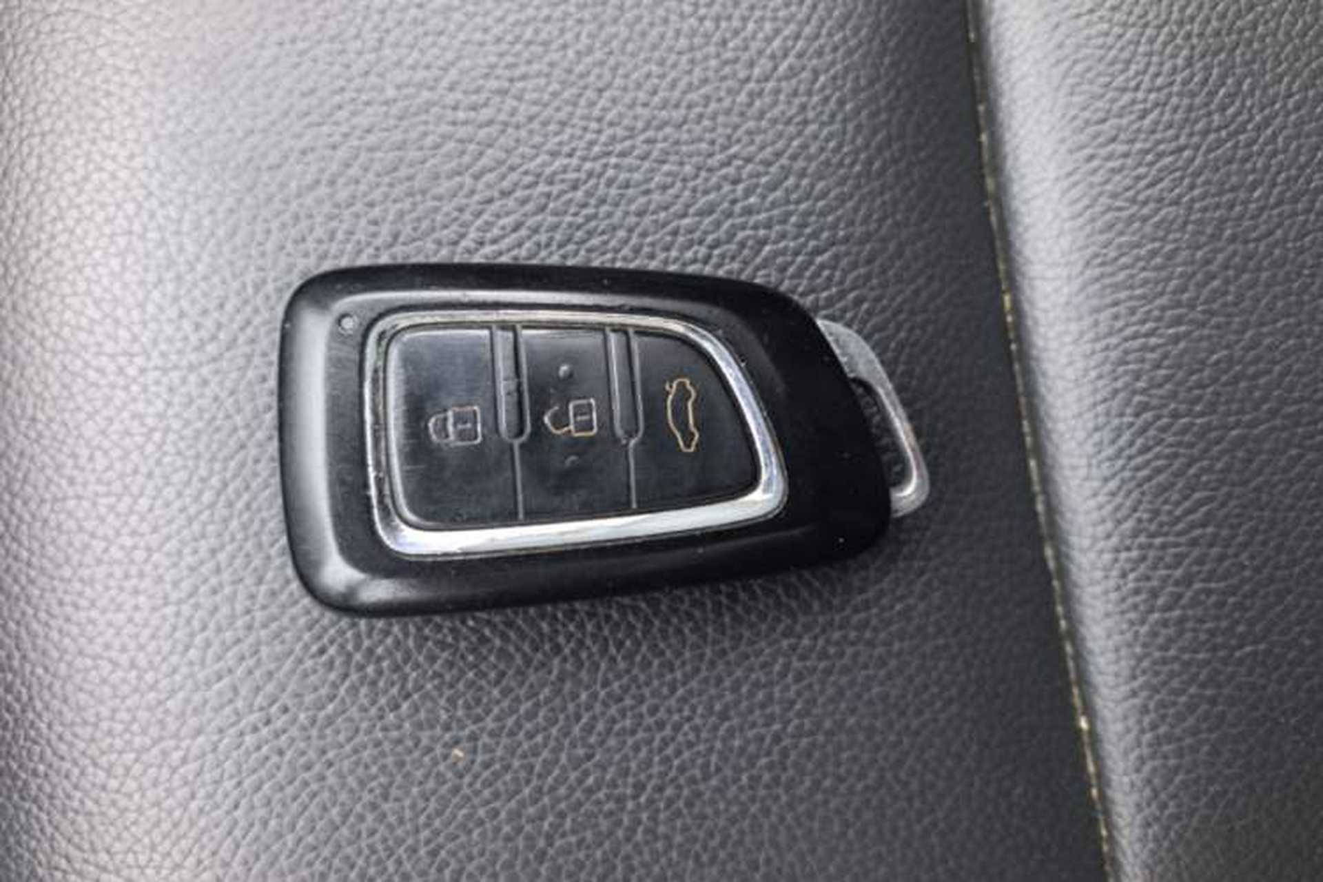 Used Dongfeng Aeolus AX7 2016 2.0L Automatic Zhiyi Trim Vehicle Key