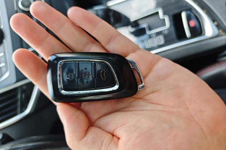 Used Dongfeng Aeolus AX7 2016 2.0L Automatic Zhiyi Trim Vehicle Key