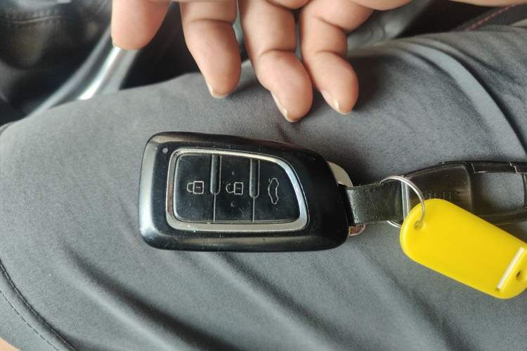 Used Dongfeng Aeolus AX7 2016 2.0L Manual Zhiyi Trim Vehicle Key