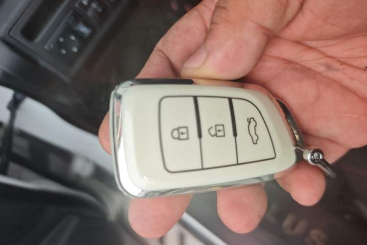 Used Dongfeng Aeolus AX7 2016 2.0L Automatic Zhiyi Trim Vehicle Key