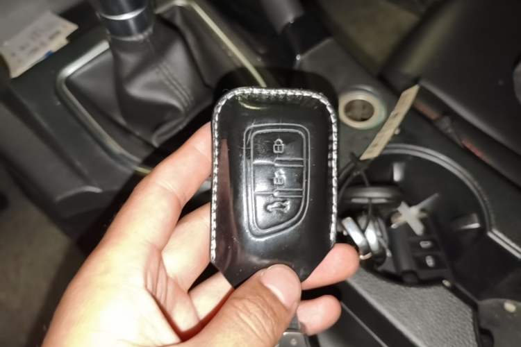 Used Dongfeng Aeolus AX7 2016 2.0L Manual Zhiyi Trim Vehicle Key