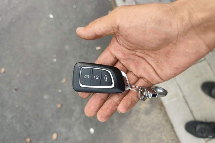 Used Dongfeng Aeolus AX7 2016 2.0L Automatic Zhiyi Trim Vehicle Key