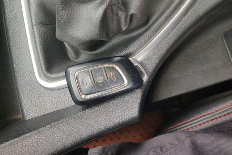 Used Dongfeng Aeolus AX7 2016 2.0L Manual Zhiyi Trim Vehicle Key