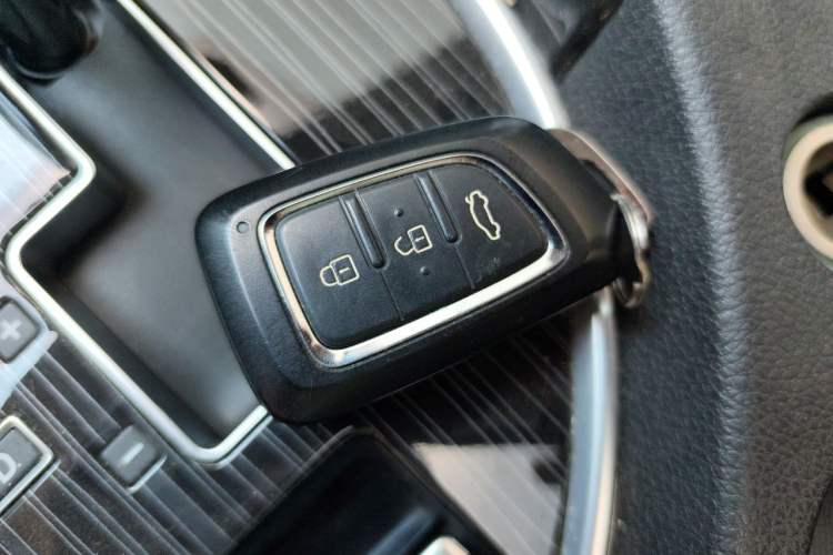 Used Dongfeng Aeolus AX7 2016 2.0L Automatic Zhiyi Trim Vehicle Key