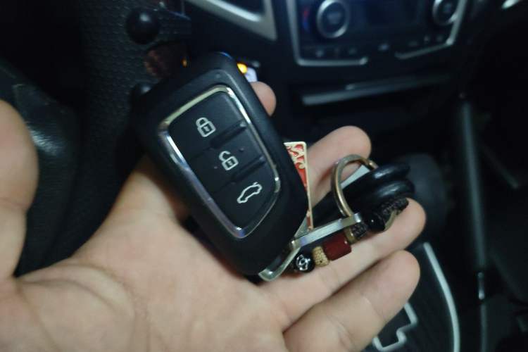 Used Dongfeng Aeolus AX7 2016 2.0L Automatic Zhiyi Trim Vehicle Key