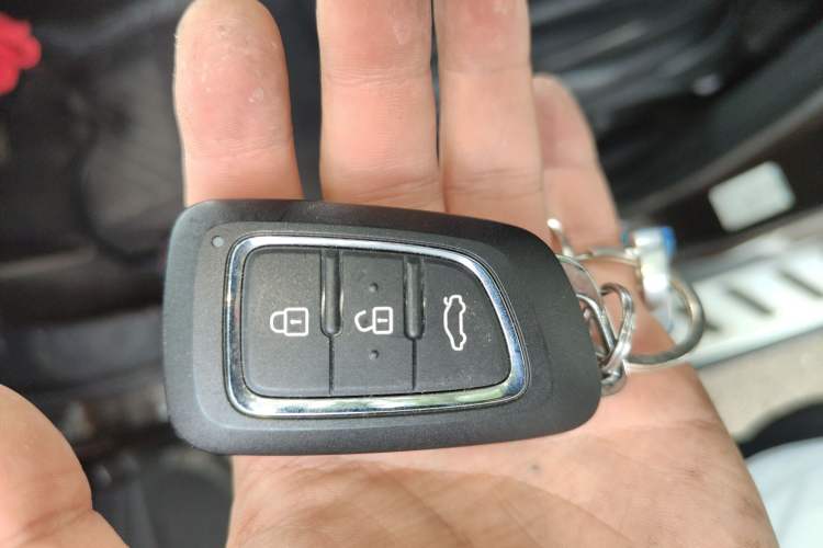 Used Dongfeng Aeolus AX7 2017 2.0L Automatic Zhiyu Trim Interior 1