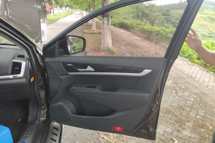 Used Dongfeng Aeolus AX7 2017 2.0L Automatic Zhiyu Trim Interior 5