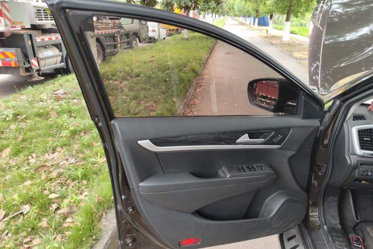 Used Dongfeng Aeolus AX7 2017 2.0L Automatic Zhiyu Trim Interior 7