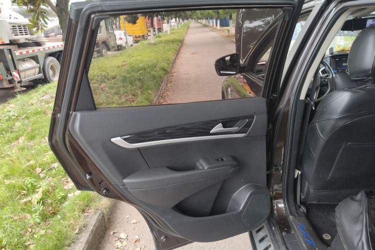 Used Dongfeng Aeolus AX7 2017 2.0L Automatic Zhiyu Trim Interior 8