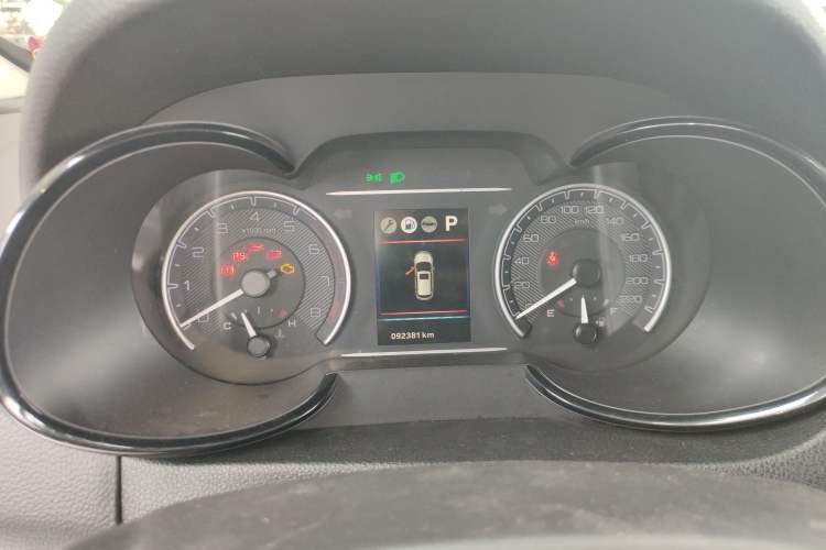 Used Dongfeng Aeolus AX7 2017 2.0L Automatic Zhiyu Trim Odometer Close Up