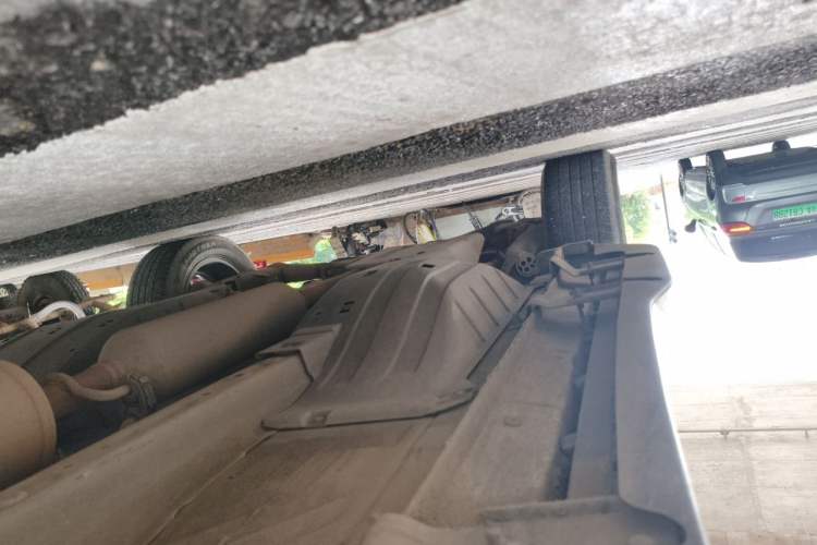 Used Dongfeng Aeolus AX7 2017 2.0L Automatic Zhiyu Trim Chassis Front Right