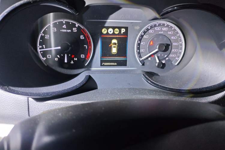 Used Dongfeng Aeolus AX7 2017 2.0L Automatic Zhiyu Trim Odometer Close Up