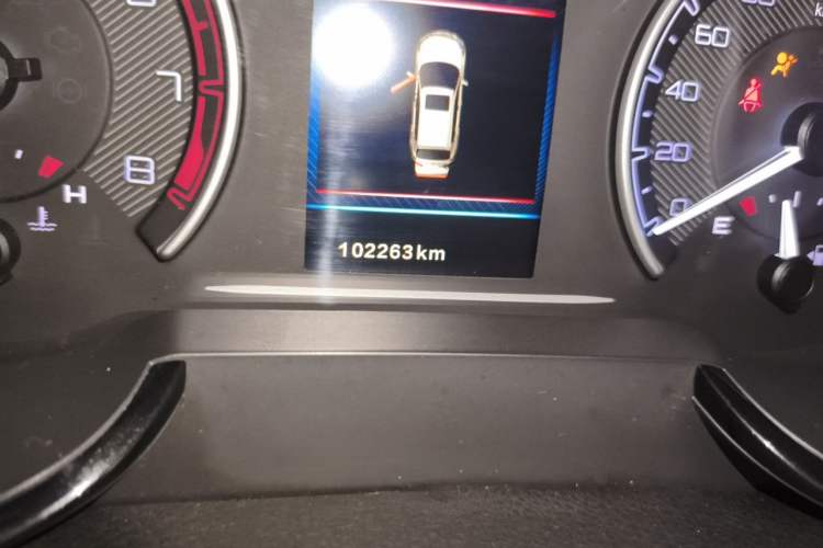 Used Dongfeng Aeolus AX7 2017 2.0L Automatic Zhiyu Trim Odometer Close Up