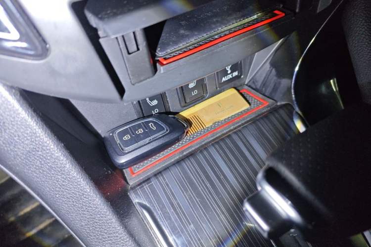 Used Dongfeng Aeolus AX7 2017 2.0L Automatic Zhiyu Trim Vehicle Key