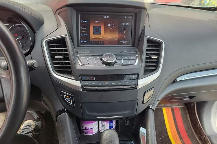 Used Dongfeng Aeolus AX7 2018 Classic 1.6T Automatic Luxury Model Audio And AC Panel