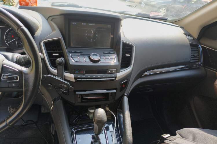 Used Dongfeng Aeolus AX7 2018 Classic 1.6T Automatic Luxury Model Audio And AC Panel