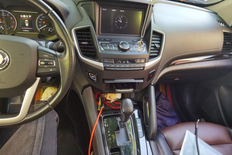 Used Dongfeng Aeolus AX7 2018 Classic 1.6T Automatic Luxury Model Audio And AC Panel
