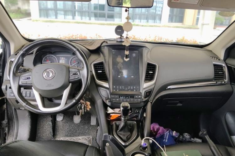 Used Dongfeng Aeolus AX7 2018 Classic 1.4T Manual Elite Model Center Console