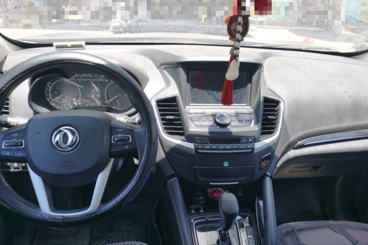 Used Dongfeng Aeolus AX7 2018 Classic 1.6T Automatic Elite Model Center Console