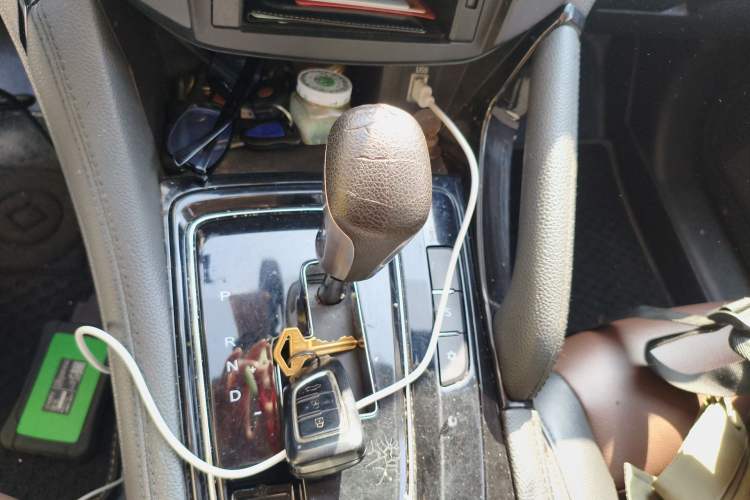 Used Dongfeng Aeolus AX7 2018 Classic 1.6T Automatic Luxury Model Gear Lever