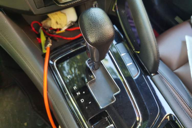Used Dongfeng Aeolus AX7 2018 Classic 1.6T Automatic Luxury Model Gear Lever