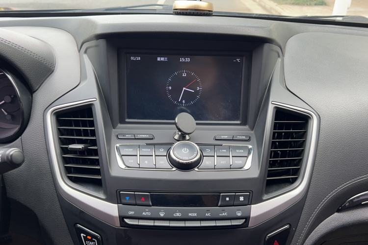 Used Dongfeng Aeolus AX7 2018 Classic 1.6T Automatic Luxury Model Interior 6