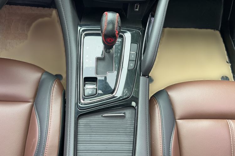 Used Dongfeng Aeolus AX7 2018 Classic 1.6T Automatic Luxury Model Interior 7