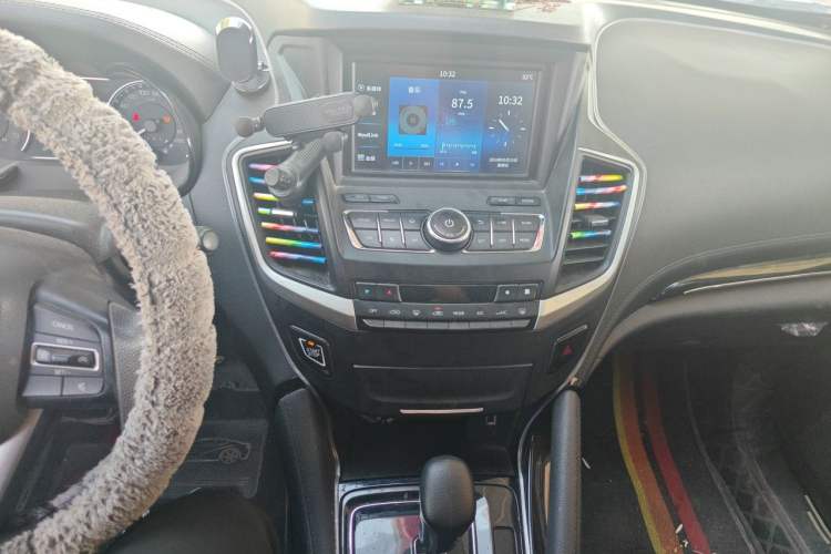Used Dongfeng Aeolus AX7 2018 Classic 1.4T Automatic Elite Model Audio And AC Panel