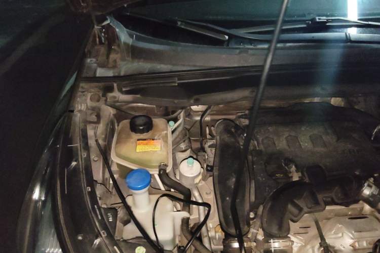 Used Dongfeng Aeolus AX7 2018 Classic 1.6T Automatic Prestige Model Engine Bay Right