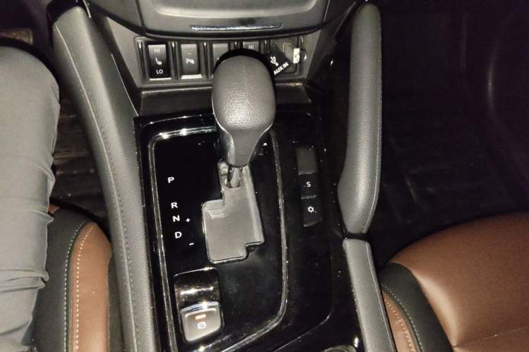 Used Dongfeng Aeolus AX7 2018 Classic 1.6T Automatic Prestige Model Gear Lever