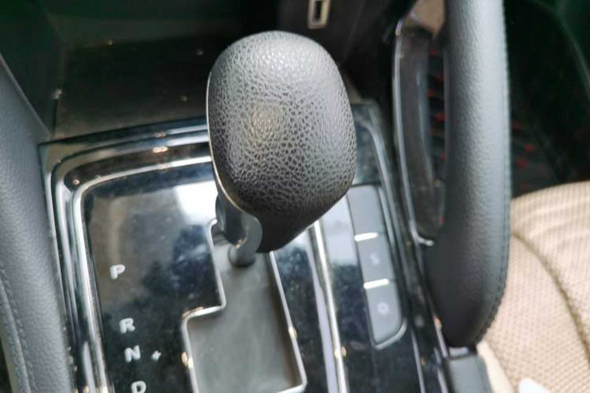 Used Dongfeng Aeolus AX7 2018 1.6T Automatic Luxury Special Edition Gear Lever