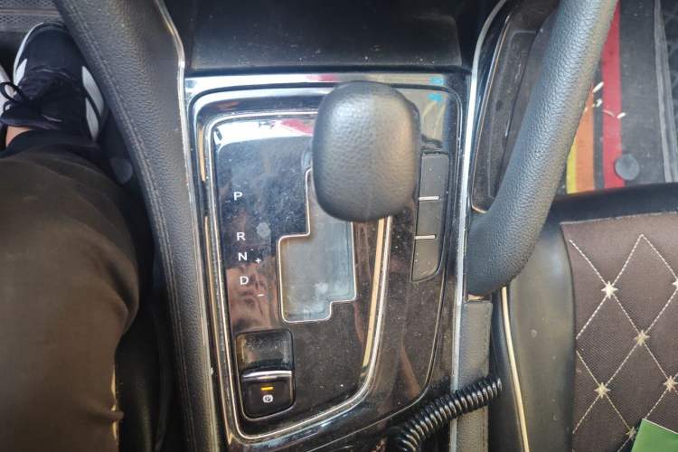 Used Dongfeng Aeolus AX7 2018 Classic 1.4T Automatic Elite Model Gear Lever