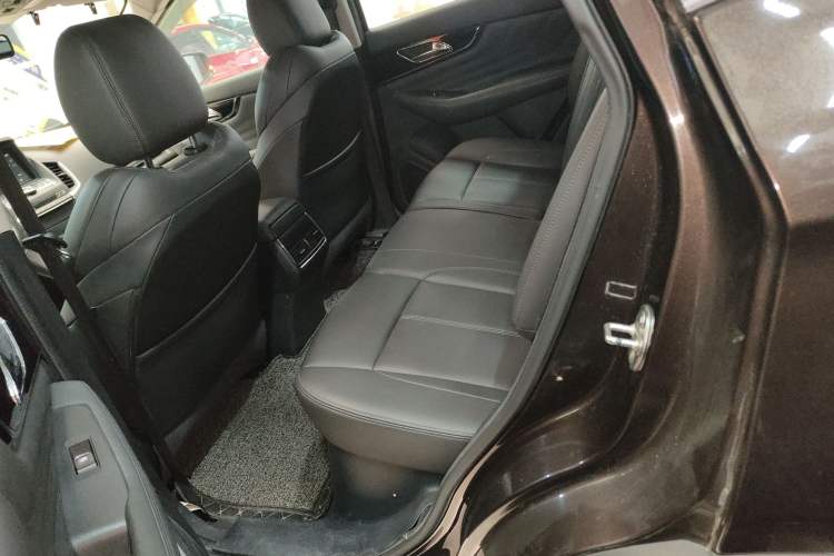 Used Dongfeng Aeolus AX7 2018 Classic 1.4T Manual Elite Model Interior 4