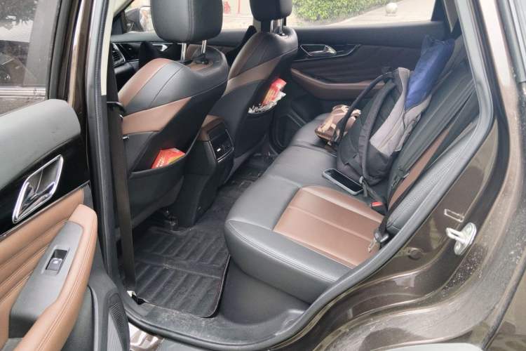 Used Dongfeng Aeolus AX7 2018 Classic 1.6T Automatic Prestige Model Left Rear Seat