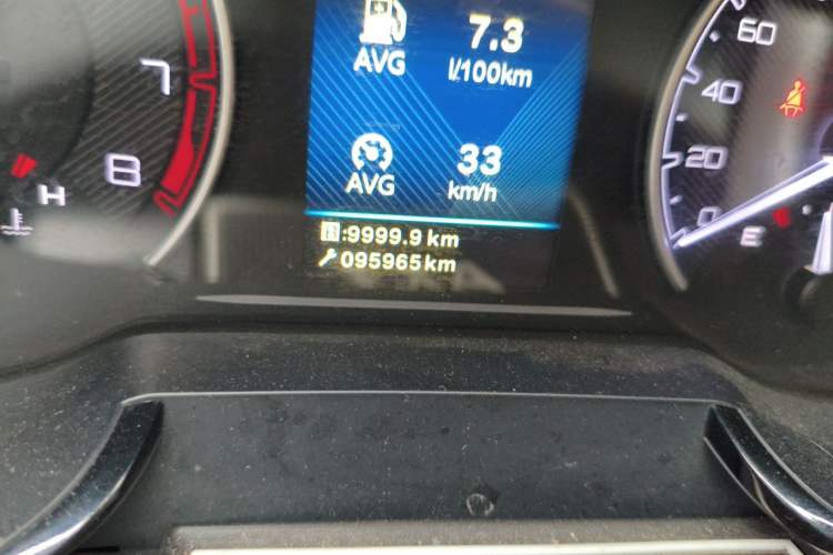 Used Dongfeng Aeolus AX7 2018 Classic 1.4T Manual Elite Model Odometer Close Up